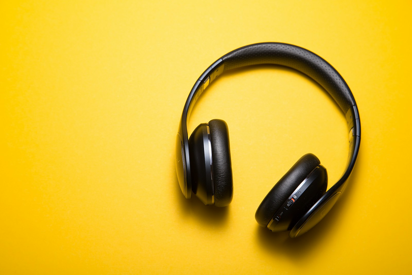 Ridge over-ear headphones